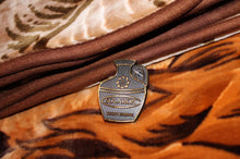 Load image into Gallery viewer, SOLARON 3 Lions Blanket