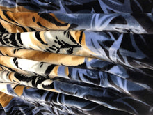 Load image into Gallery viewer, SOLARON 3 Tigers Blanket