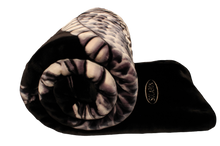 Load image into Gallery viewer, SOLARON Dragon Blanket