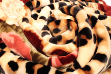 Load image into Gallery viewer, SOLARON Leopard Flower Blanket