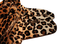 Load image into Gallery viewer, SOLARON Leopard Print Blanket
