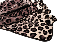 Load image into Gallery viewer, SOLARON Leopard Print Blanket