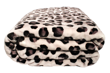 Load image into Gallery viewer, SOLARON Leopard Print Blanket