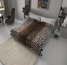 Load image into Gallery viewer, SOLARON Leopard Print Blanket