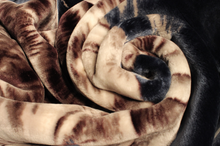 Load image into Gallery viewer, SOLARON 3 Wolves Wolf Blanket