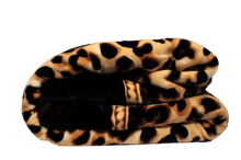 Load image into Gallery viewer, SOLARON Leopard Flower Blanket
