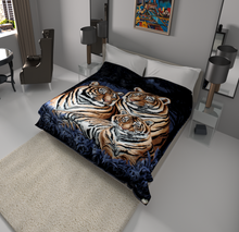 Load image into Gallery viewer, SOLARON 3 Tigers Blanket
