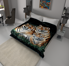 Load image into Gallery viewer, SOLARON 3 Tigers Blanket
