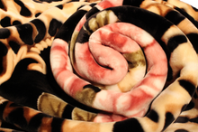 Load image into Gallery viewer, SOLARON Leopard Flower Blanket
