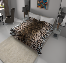Load image into Gallery viewer, SOLARON Leopard Print Blanket
